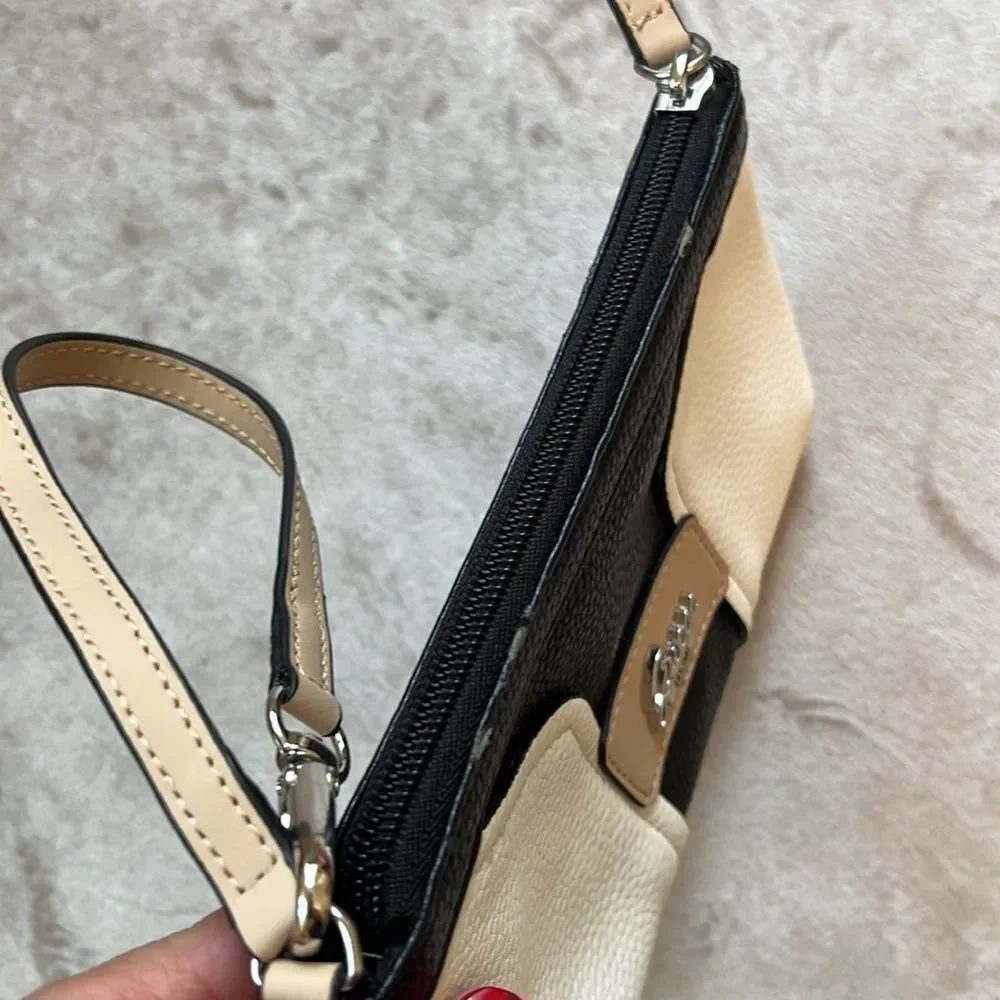 Guess Classic Y2K Neutral Coloblock Contrast Style Wristlet